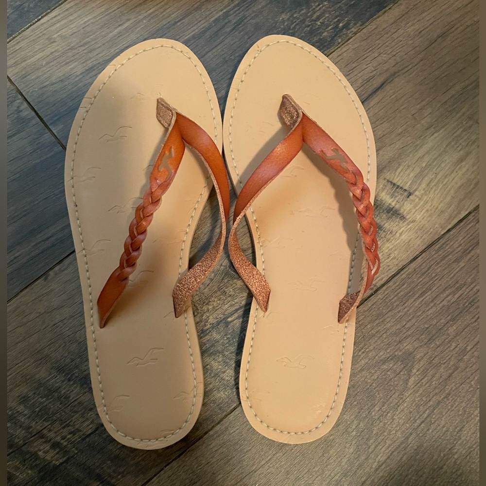 Hollister flip flops size 6